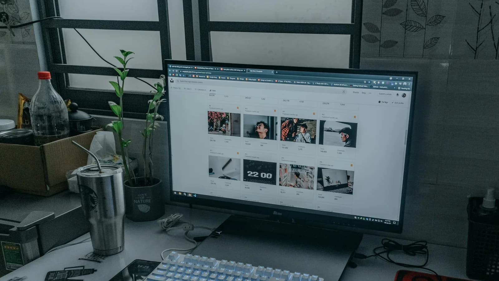 Visual representation of adult creator economy growth 2025 with analytics and growth signals